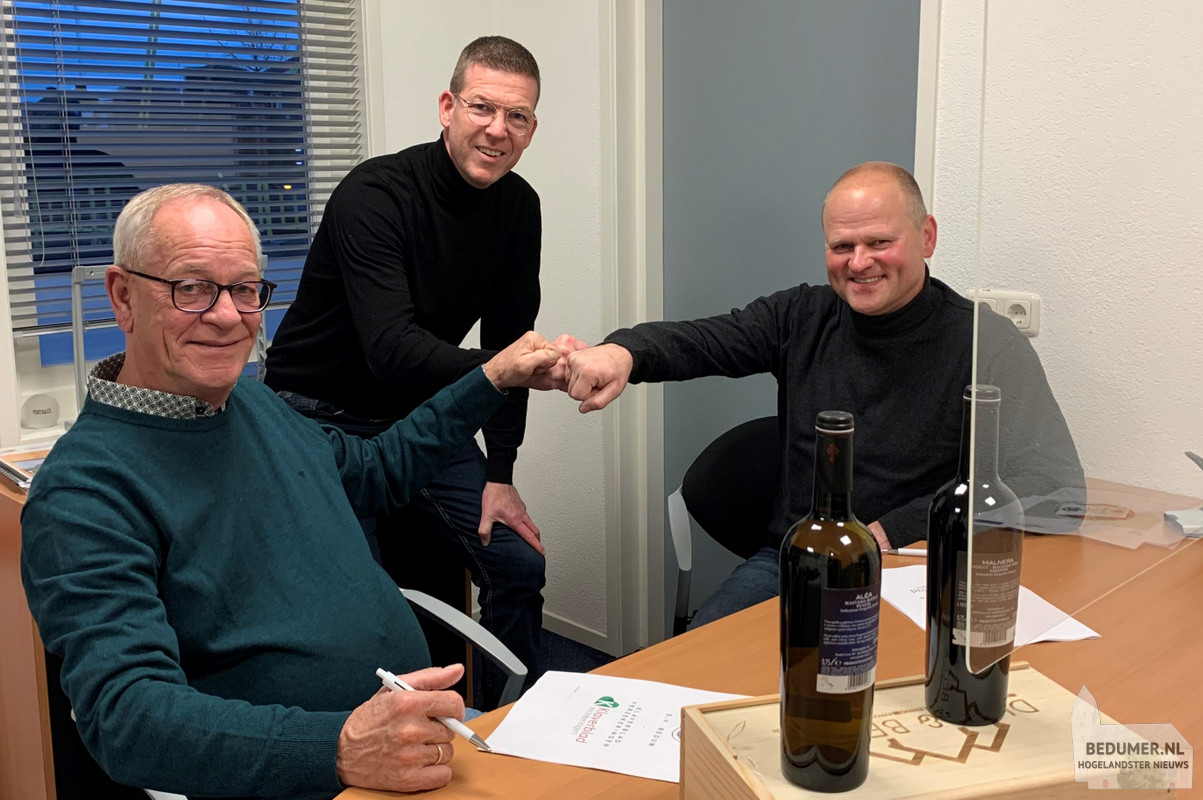 Hoofdsponsor Klaverblad Verzekeringen tekent nieuwe sponsorovereenkomst met SV Bedum Hoofdsponsor Klaverblad Verzekeringen tekent nieuwe sponsorovereenkomst met SV Bedum